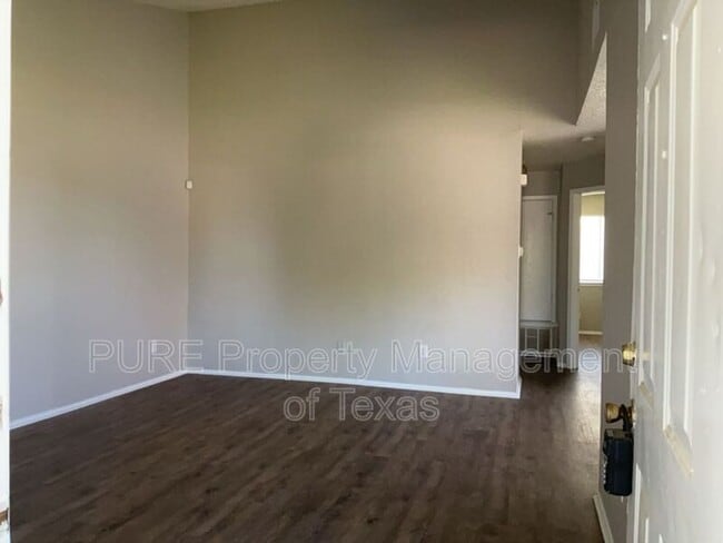 Building Photo - 608 Greenlawn Blvd