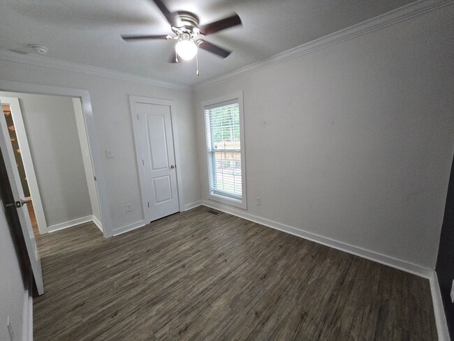 Building Photo - NEW LISTING!!!!!