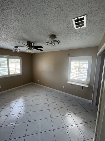Building Photo - 11554 Thurston Way