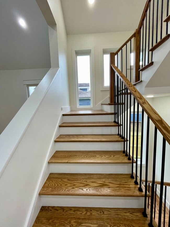 Building Photo - 323 50th Ave N