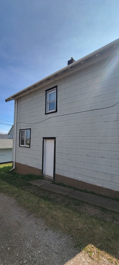 Building Photo - Available June 1st - Beautifully Renovated 4 Bed 1 Bath w/ Garage