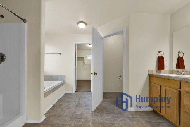 Building Photo - 3956 E Granger Dr