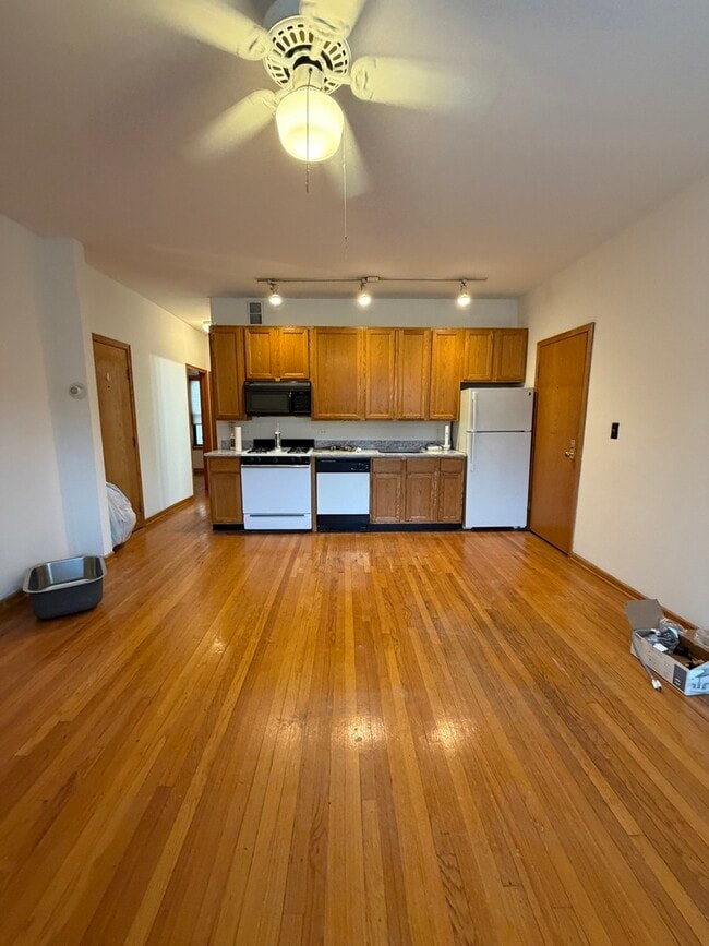 Building Photo - 628 W Patterson Ave