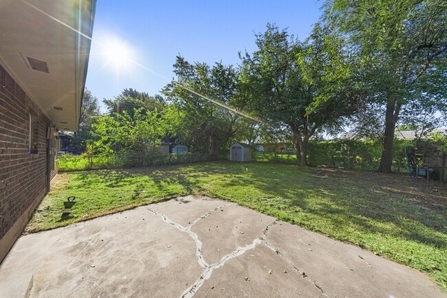 Building Photo - 3232 Parker Dr