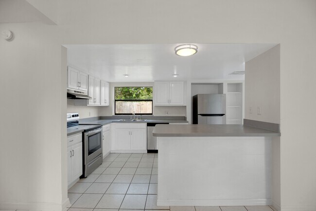 Building Photo - 398 Buttonwood Dr