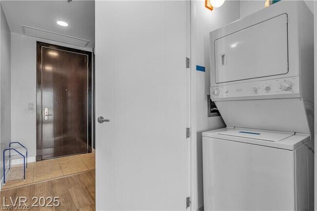 Building Photo - 4525 Dean Martin Dr