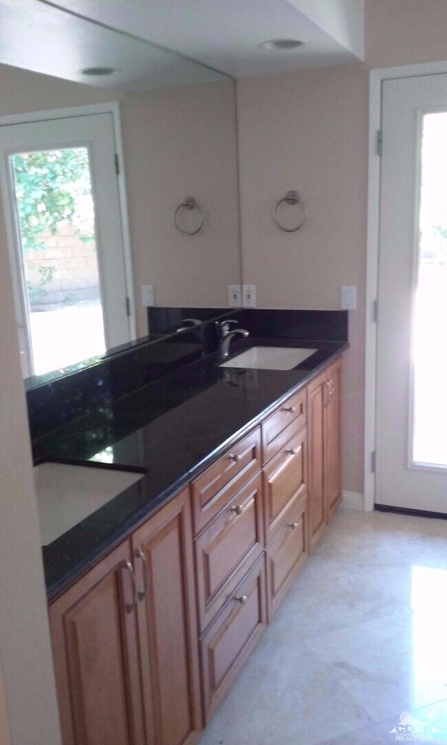 Building Photo - 70520 Gardenia Ct