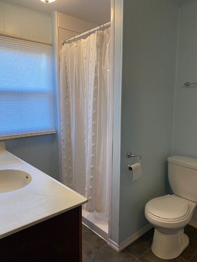 Building Photo - 3 bedroom - Hartsock