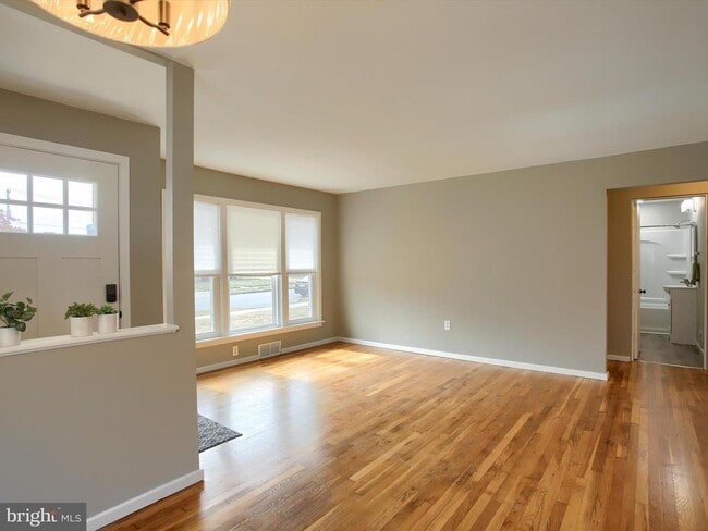 Building Photo - 1300 Strafford Rd