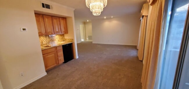 Building Photo - 10574 High Hollows Dr