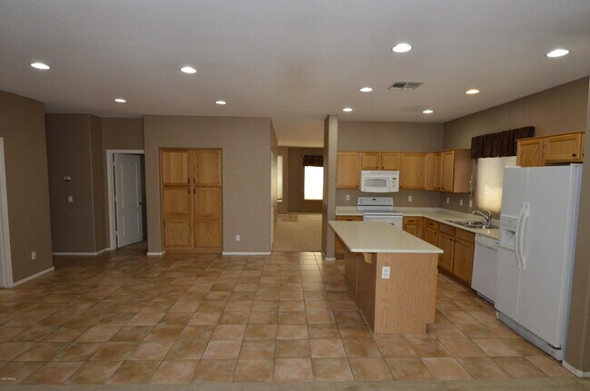 Building Photo - 1148 S Roca St