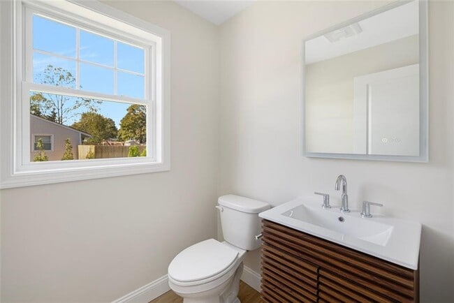 Building Photo - 237-237 Pequot Ave