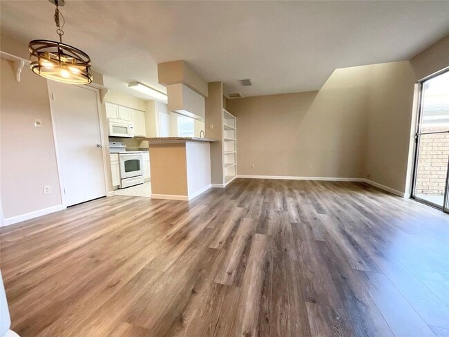 Building Photo - 1515 Sandy Springs Rd