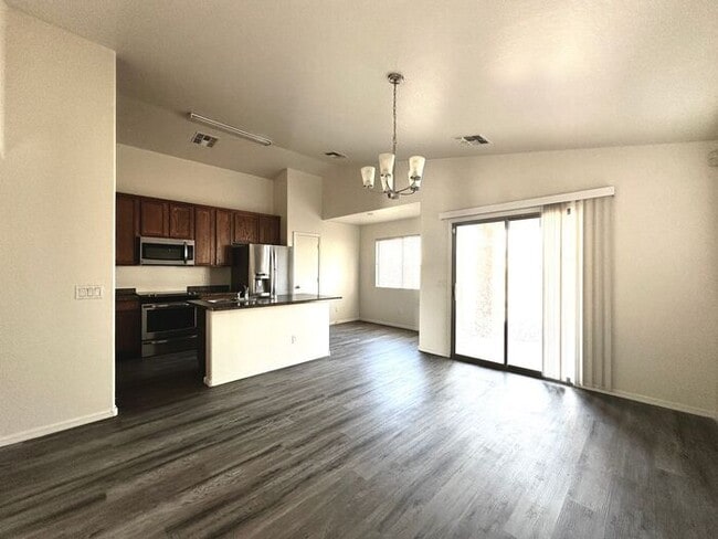 Building Photo - New Flooring! Single level 3 bed in Camelback Ranch!
