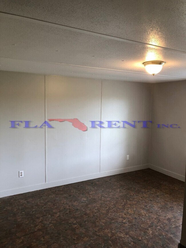 Building Photo - **3/2 Manufactured home (St. Cloud)**