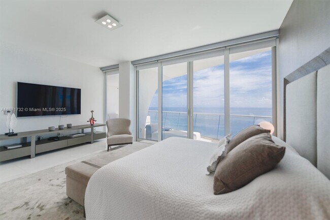 Building Photo - 16901 Collins Ave