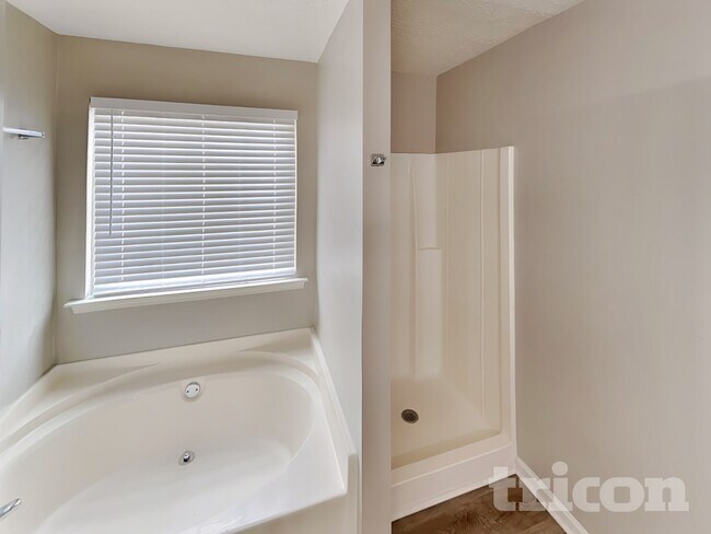 Building Photo - 701 St Charles Ave