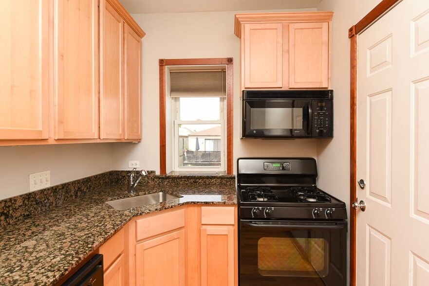 Building Photo - 3253 N Clifton Ave