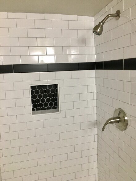 Building Photo - 615 S 200 E