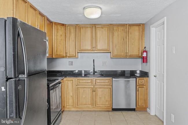 Building Photo - 2502 Greenwood Dr