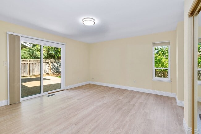 Building Photo - Browns Valley 3 bed 2 bath home