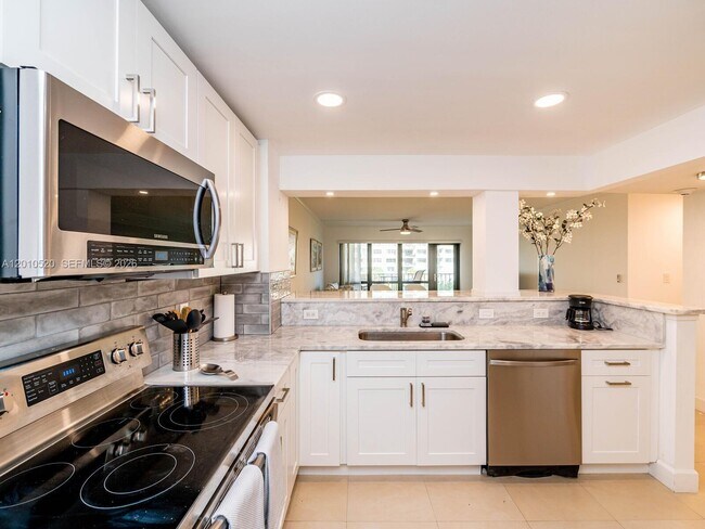 Building Photo - 5000 N Ocean Blvd