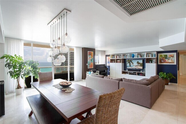 Building Photo - 5900 Collins Ave