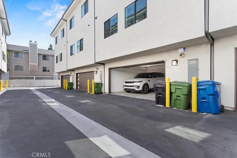 Building Photo - 8404 Woodley Pl