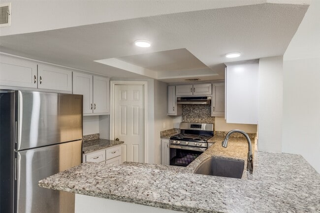 Building Photo - 10816 Briar Forest Dr