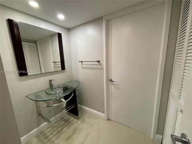 Building Photo - 210 174th St