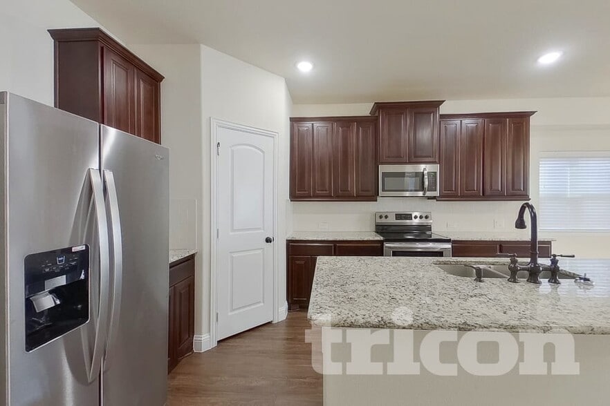 Building Photo - 208 Melody Wy