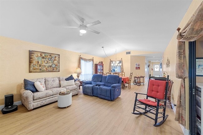 Building Photo - 6809 SE Yorktown Dr