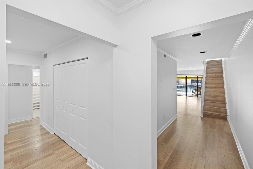 Building Photo - 15518 Braemar Ct