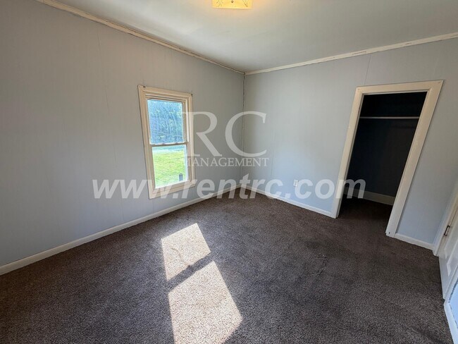 Building Photo - 17.5 Indiana-