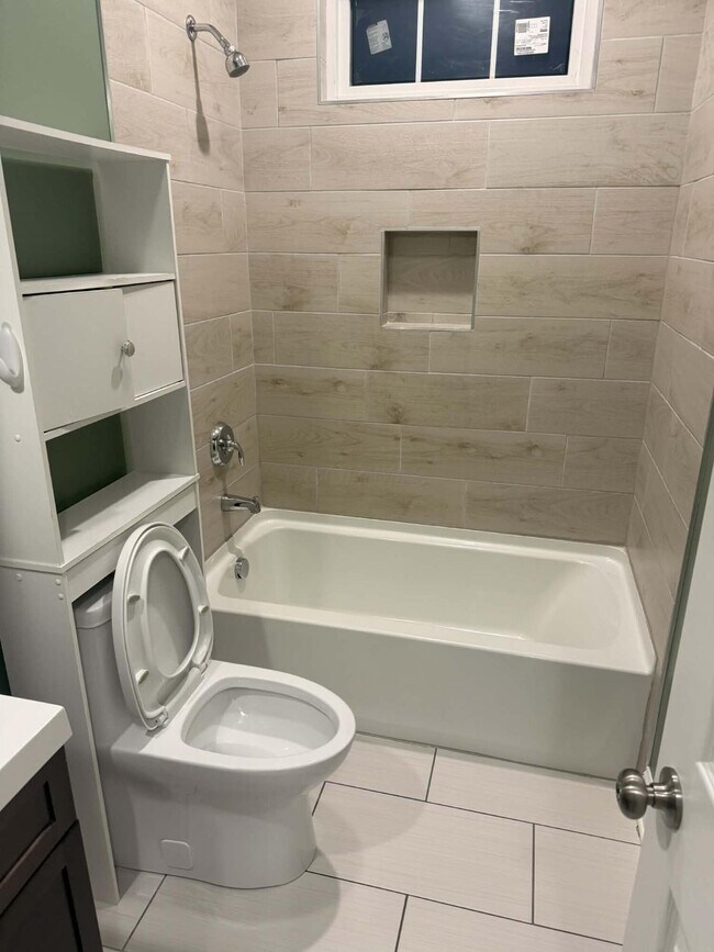 Building Photo - 524 S Oakley Ave