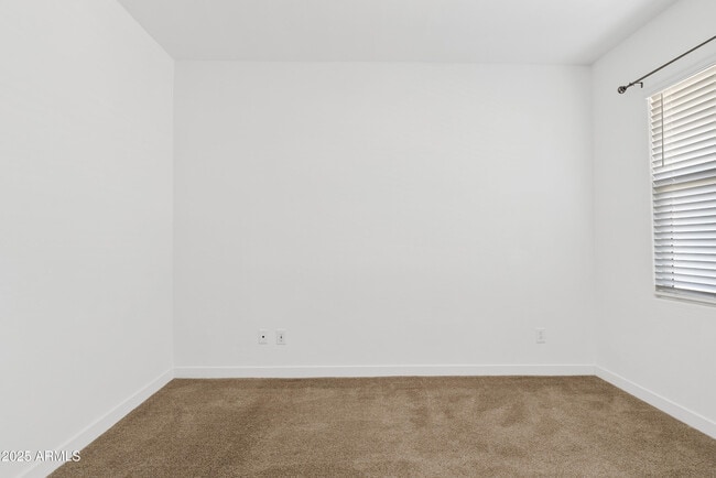 Building Photo - 4658 S Vapor