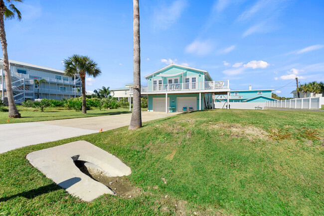 Building Photo - Just Beachy! 3bd 2ba by the Ocean