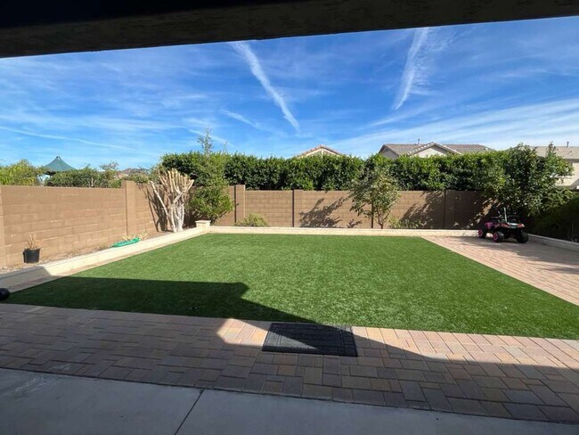 Building Photo - Gorgeous 4 Bed 3.5 Bath Peoria home with EV charging