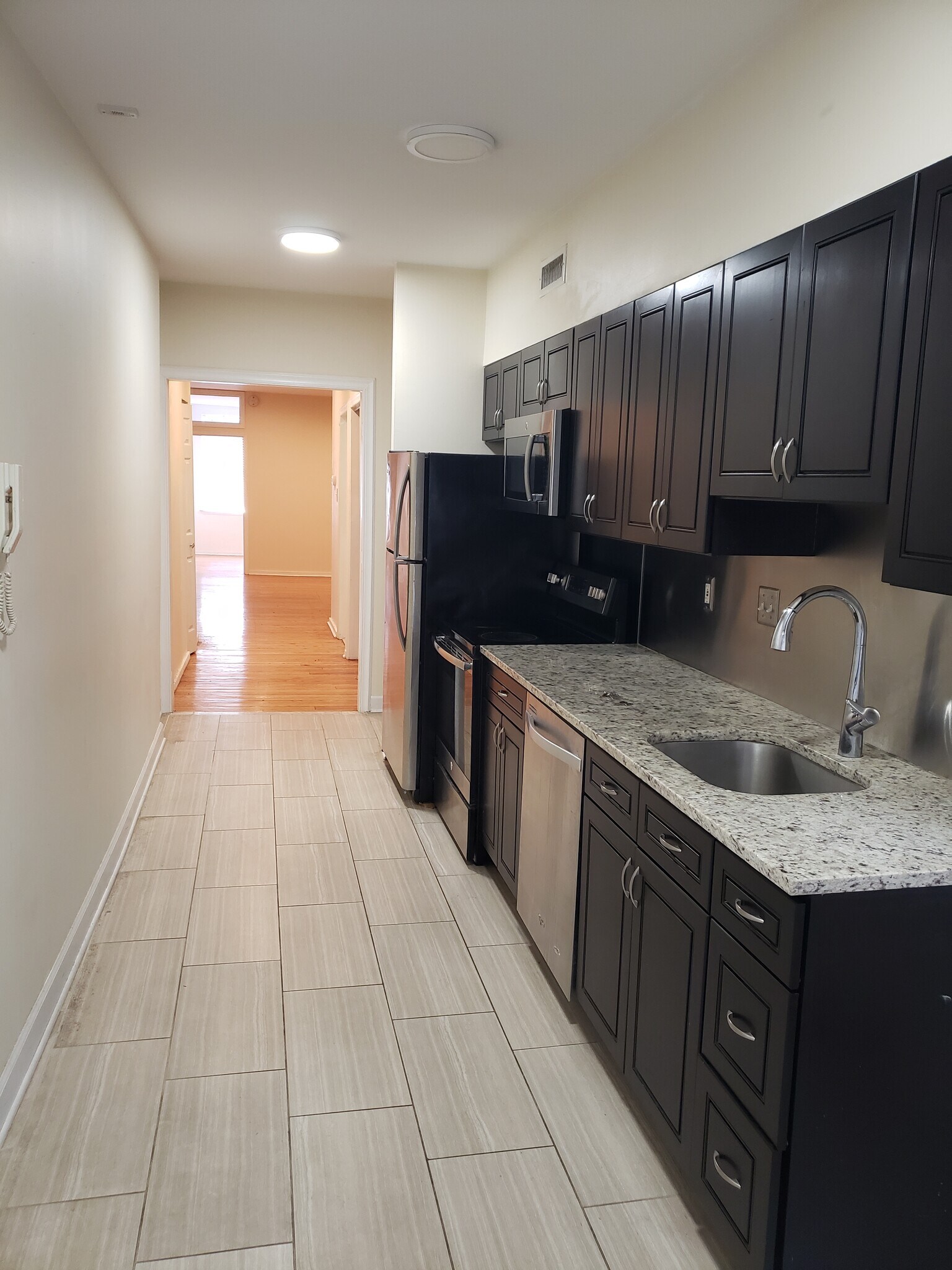 Building Photo - 319 Market St