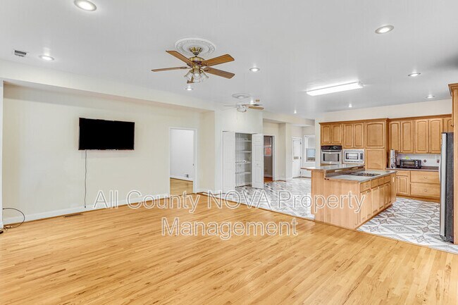 Building Photo - 7412 Marc Dr