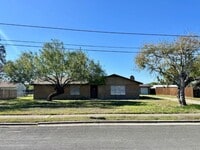 Building Photo - 3 bedroom 2 bath house in Calallen