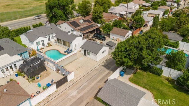 Building Photo - 6440 Lindley Ave