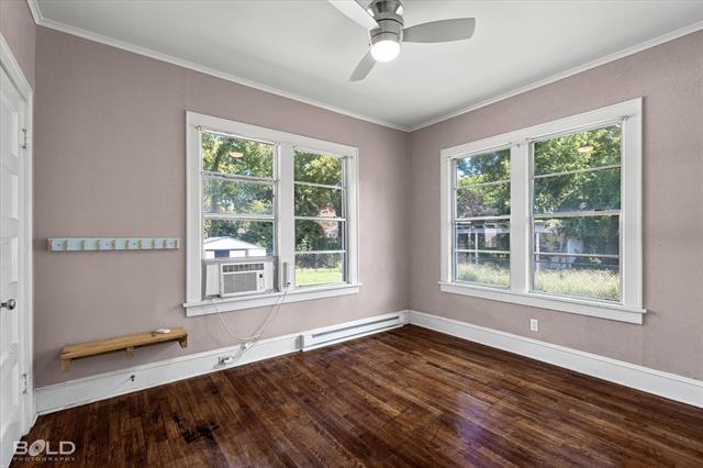 Building Photo - 202 E Elmwood St