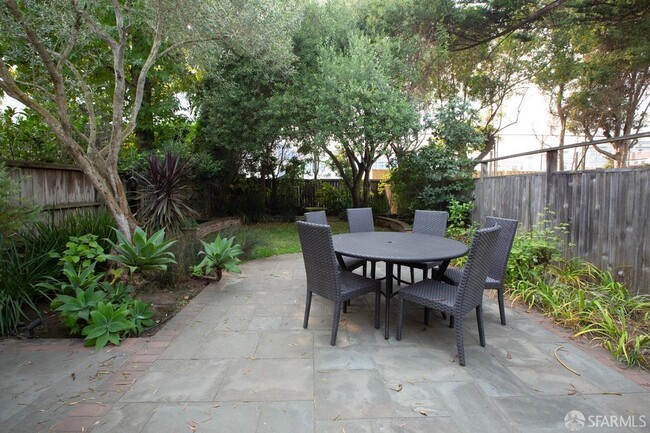 Building Photo - 3627 Scott St