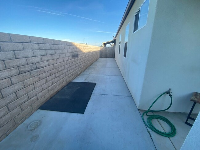 Building Photo - 4469 Hacienda Dr