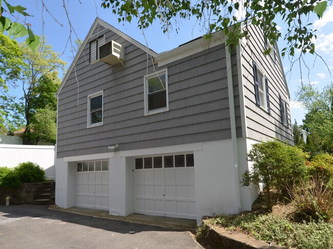 Building Photo - 60 Ramona Ct