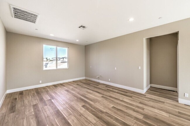 Building Photo - Almost a FULL ACRE - Immediate Move In - Bring Your Horses, Animals, Toys or ?!?