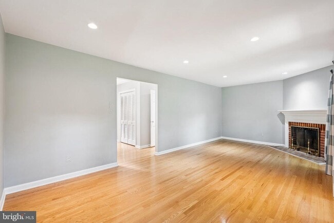 Building Photo - 214 James Thurber Ct