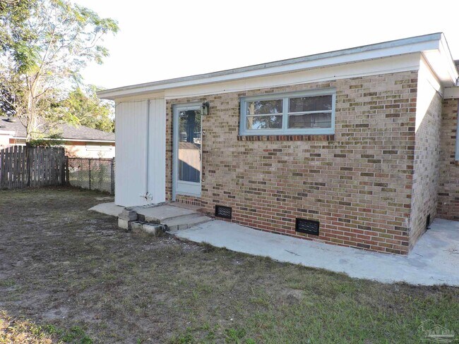 Building Photo - 146 Drew Cir