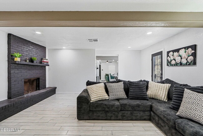 Building Photo - 7740 Phoenix Ave